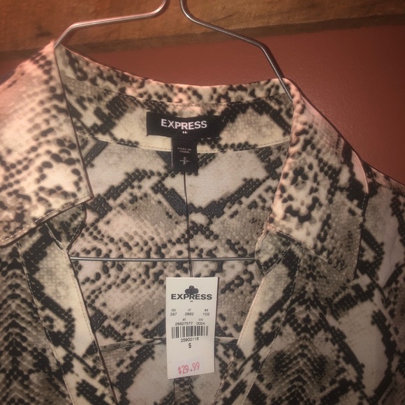 Express small snake print blouse NWT - Picture 2 of 3